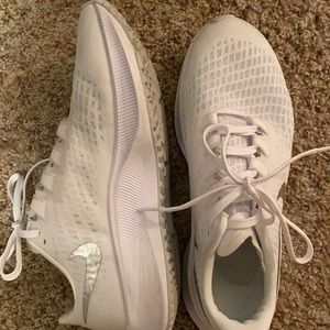 Nike Women's Air Zoom Pegasus 37. Size 8.5